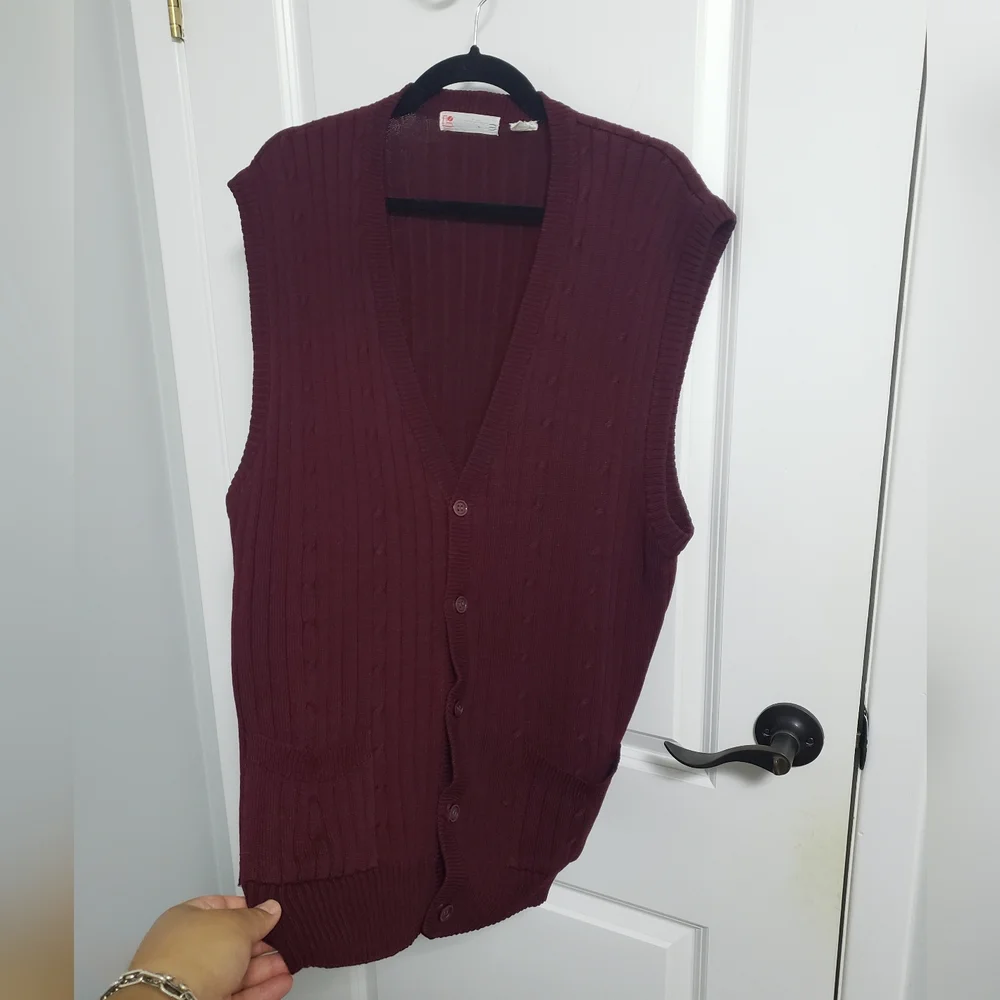 VINTAGE LUMIERE Burgundy Sleeveless Knit Vest - Picture 2 of 5